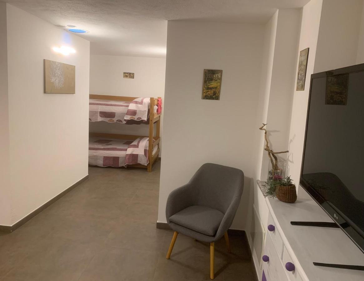 Casa Vacanze Anais Нюс Экстерьер фото