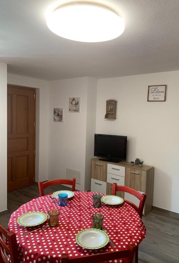 Casa Vacanze Anais Нюс Экстерьер фото